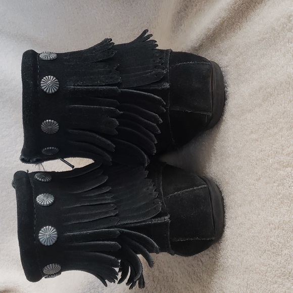 Minnetonka Moccasins black double fringe side zip boot size 7.5 - Picture 3 of 8